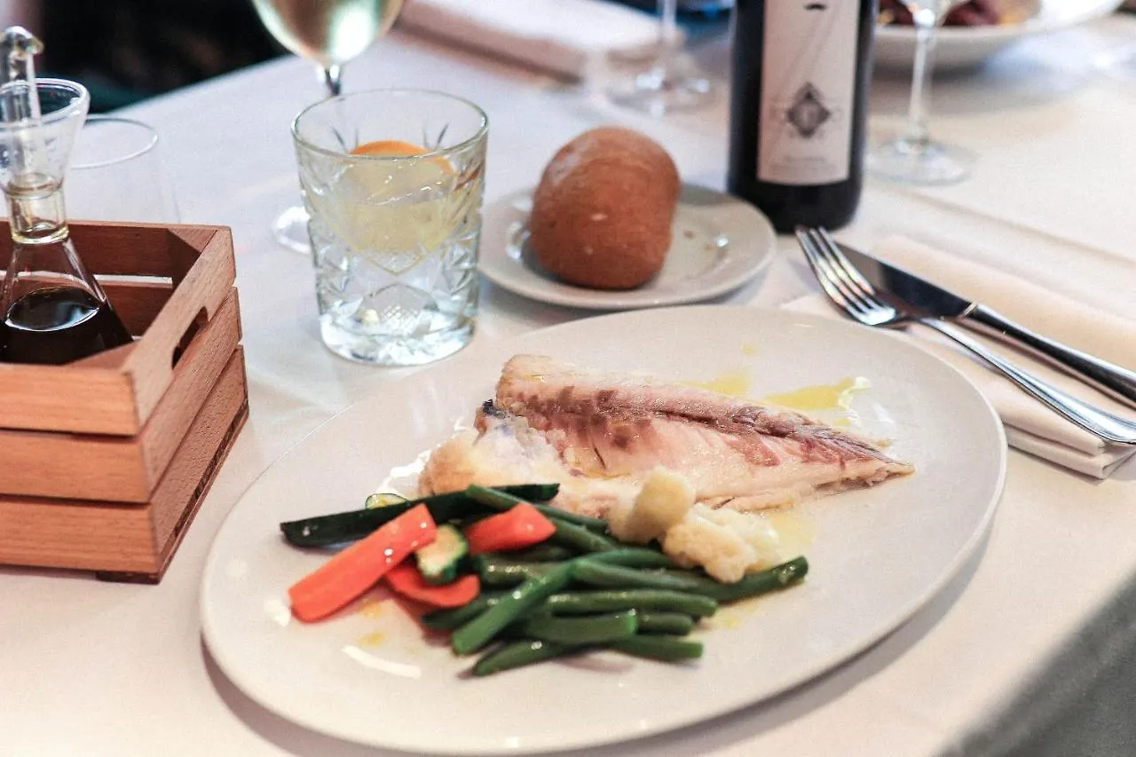Hotel & Restaurant Marina Palamos 2*,  Spain
