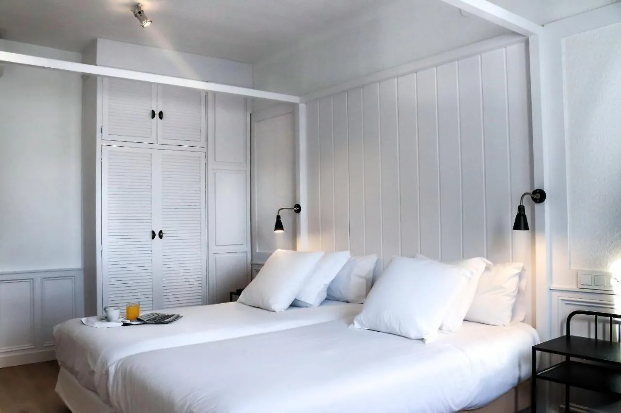 **  Hotel & Restaurant Marina Palamos Spain