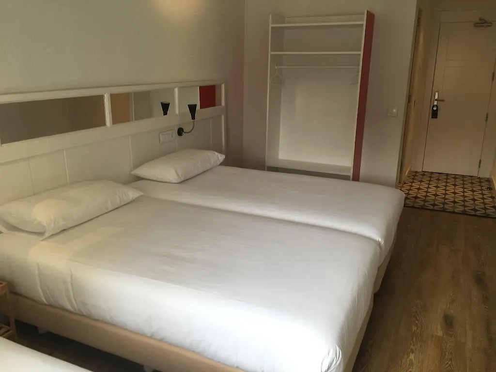 **  Hotel & Restaurant Marina Palamos Spain