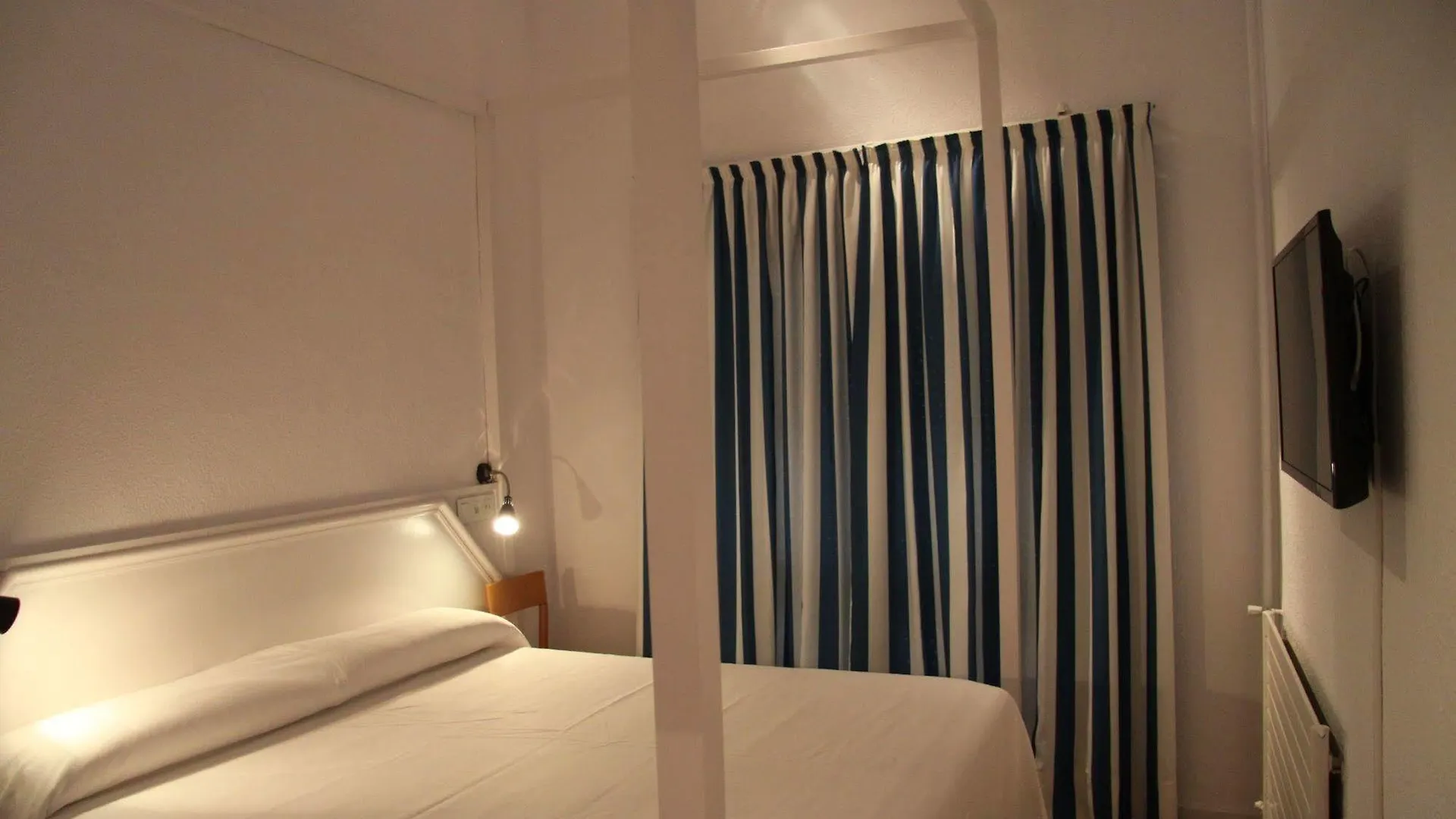 Hotel & Restaurant Marina Palamos 2*,  Spain